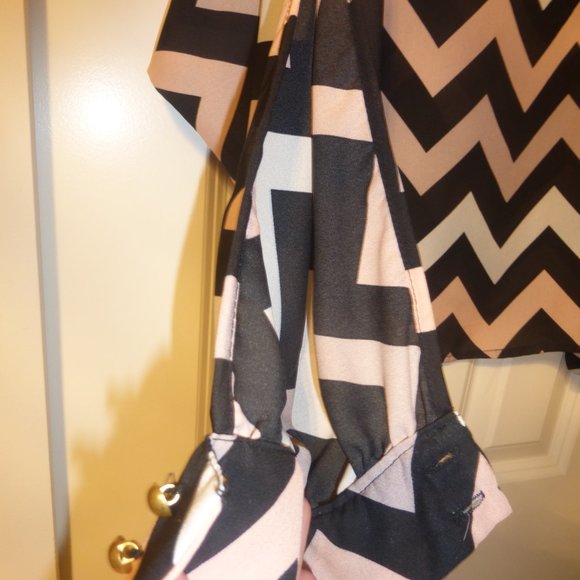 CHARLOTTE RUSSE flutter sleeve cold shoulder chevron stripes blouse - Picture 3 of 11